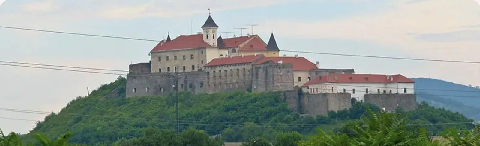 Замок на пагорбі